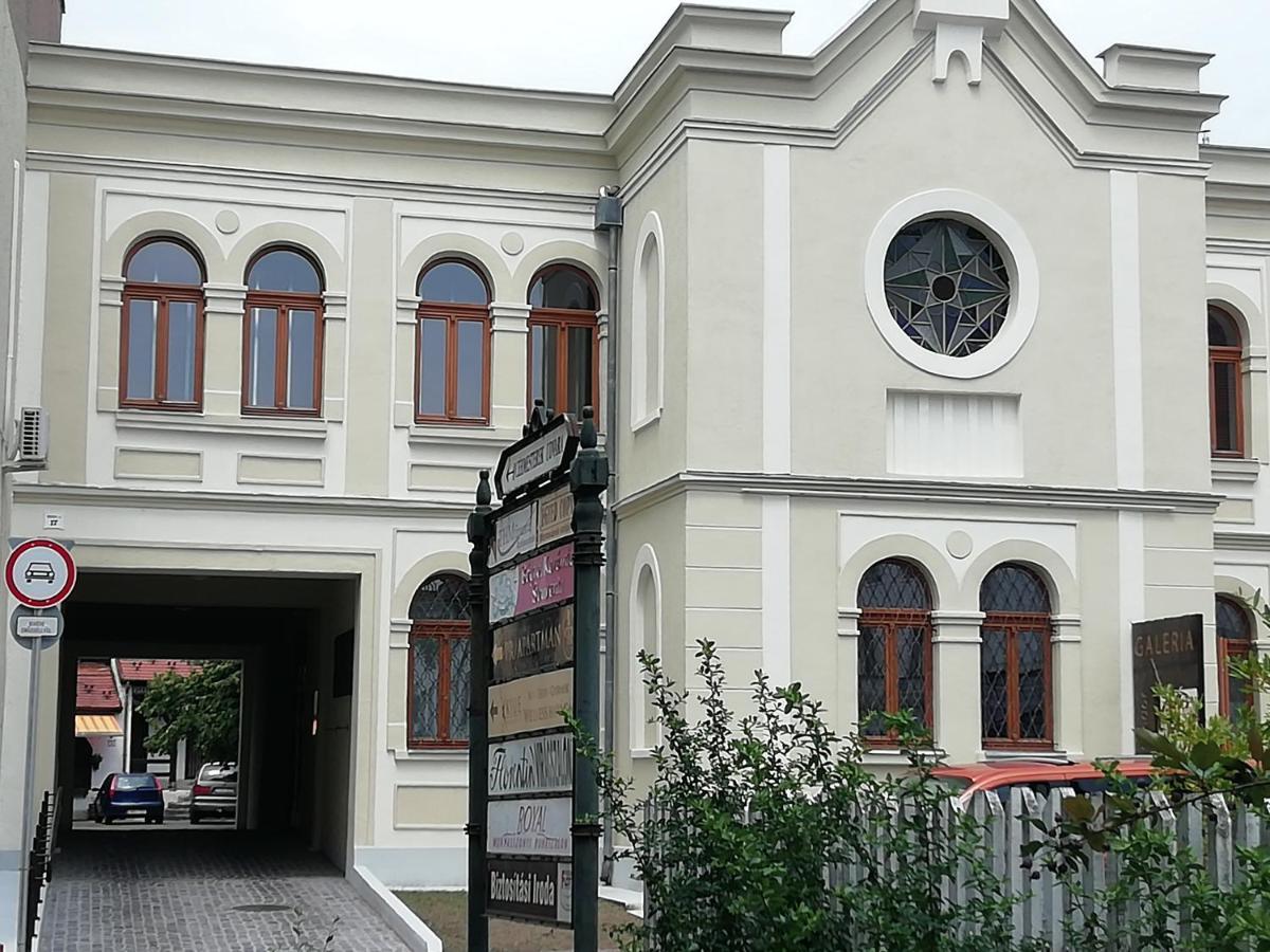 Cehmesterek Apartman Eger Exterior foto